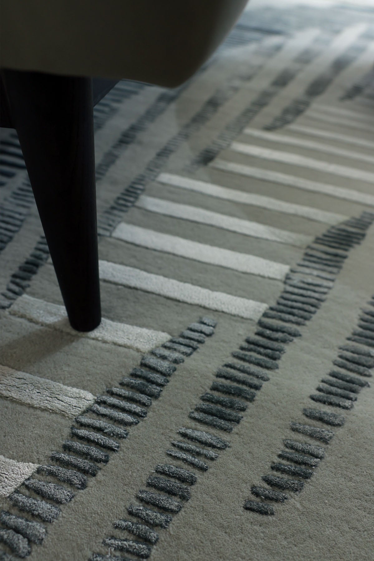 Skew Multicolour Wool Viscose 6x9 feet Rectangle Rug - I MEAN DESIGN