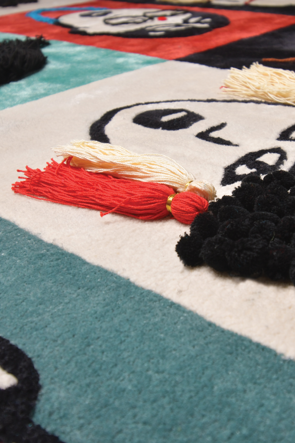 Face Rug Multicolour Wool Bamboo Silk 5.3x7.10 feet Rectangle Rug - I MEAN DESIGN