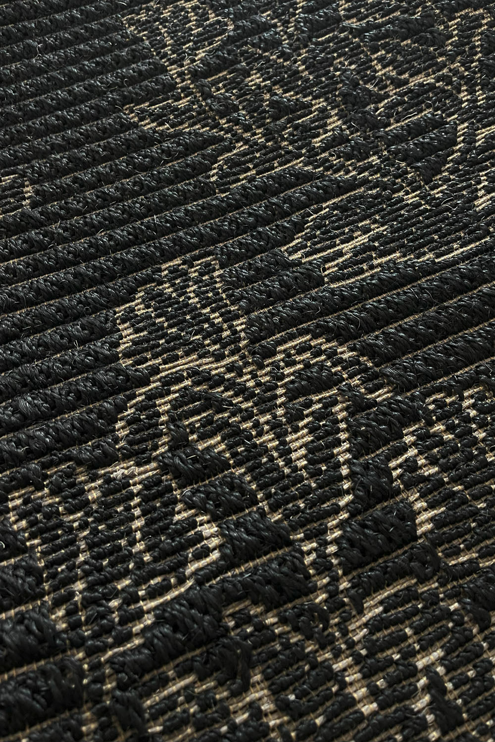 Tainishan Black & Silver Sisal 4.7x7.5 feet Rectangle Rug - I MEAN DESIGN