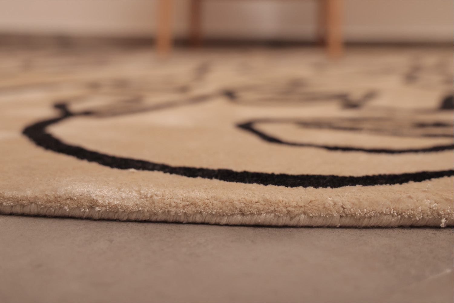 Circle Society White & Black Wool Viscose 6x6 feet Round Rug - I MEAN DESIGN