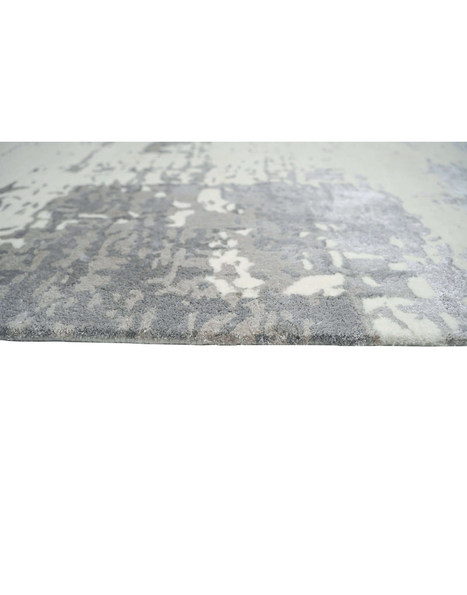 I N A V I luxury handmade rug by Cherom, modern design in ivory and grey, made of New Zealand wool.