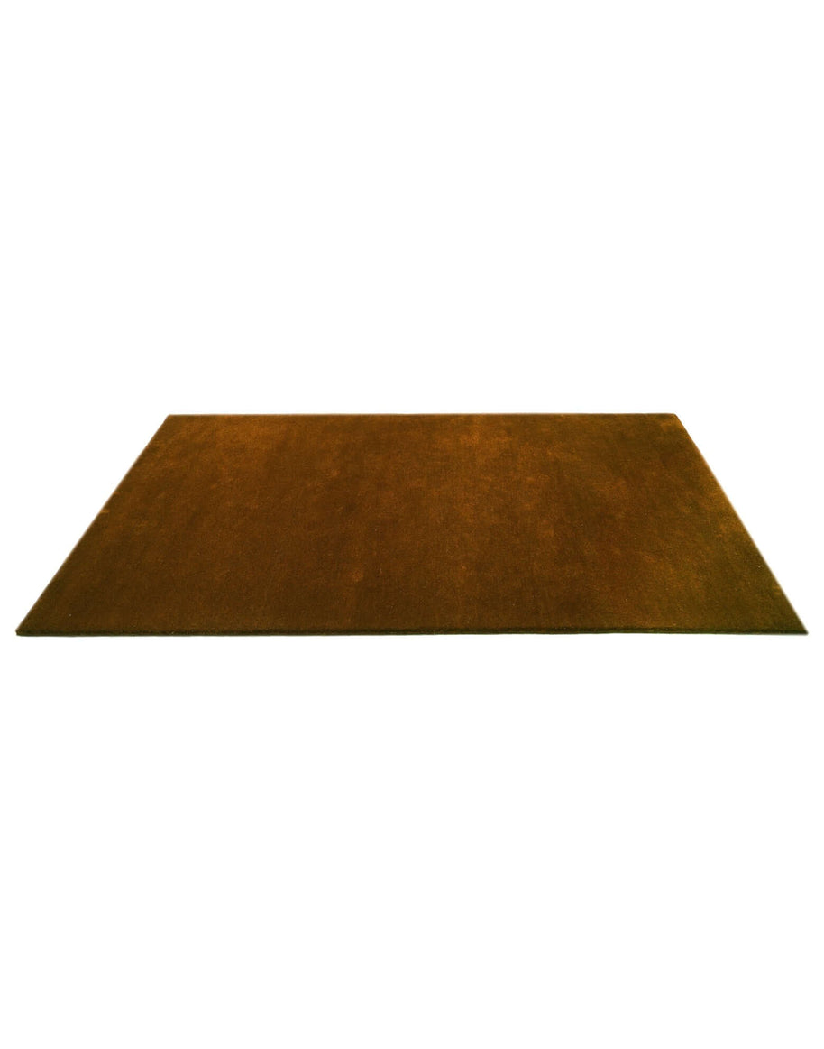 I C O N - A M B E R rug made from high-quality New Zealand wool, showcasing a rich amber color and dense tufted craftsmanship.