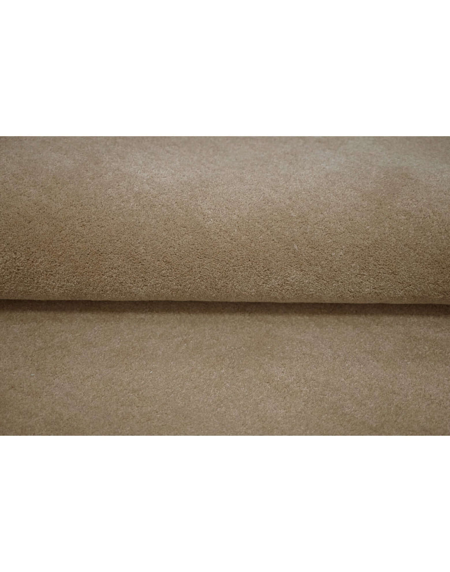 I C O N - L A T T E rug made from high-quality New Zealand wool, showcasing its soft texture and craftsmanship.