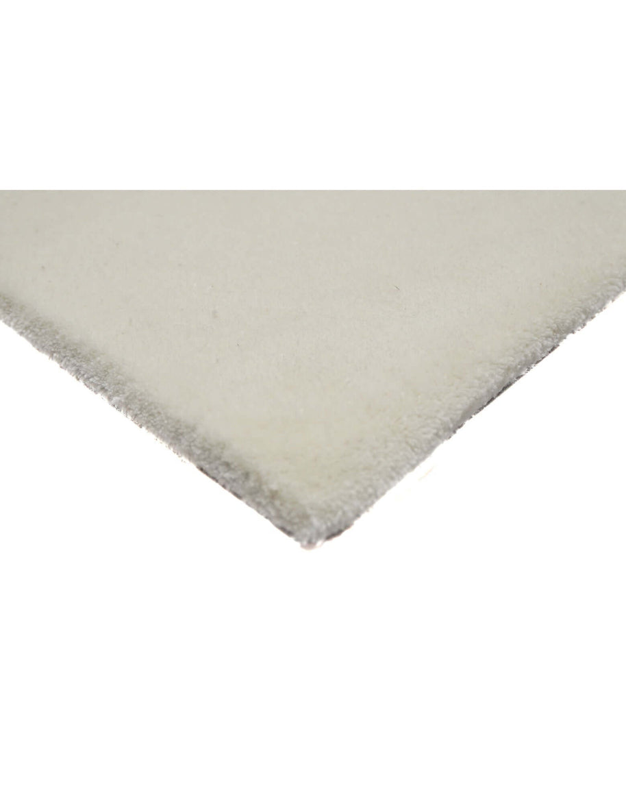 I C O N - M I L K rug corner detail, showcasing hand-tufted New Zealand wool craftsmanship.