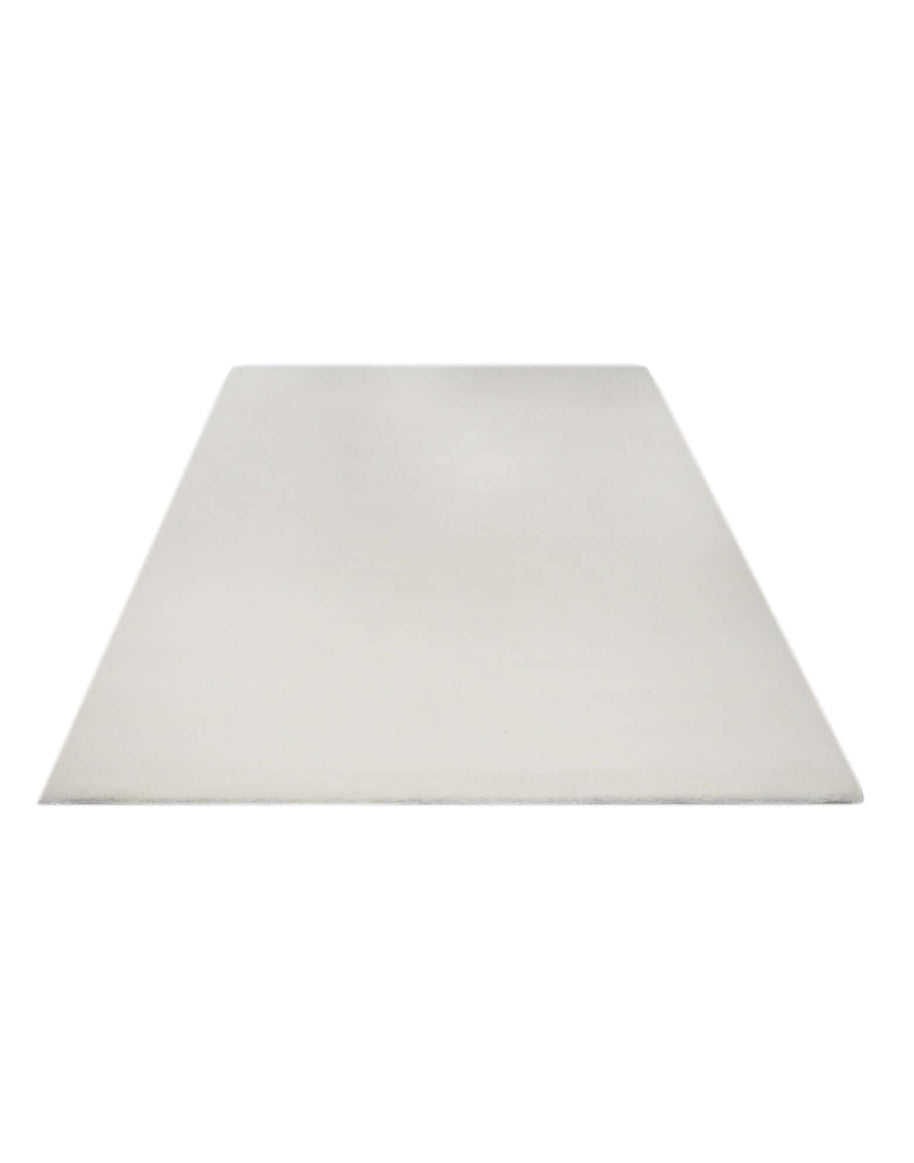 I C O N - M I L K timeless rug in soft wool, masterfully hand-tufted with durable high-density craftsmanship.