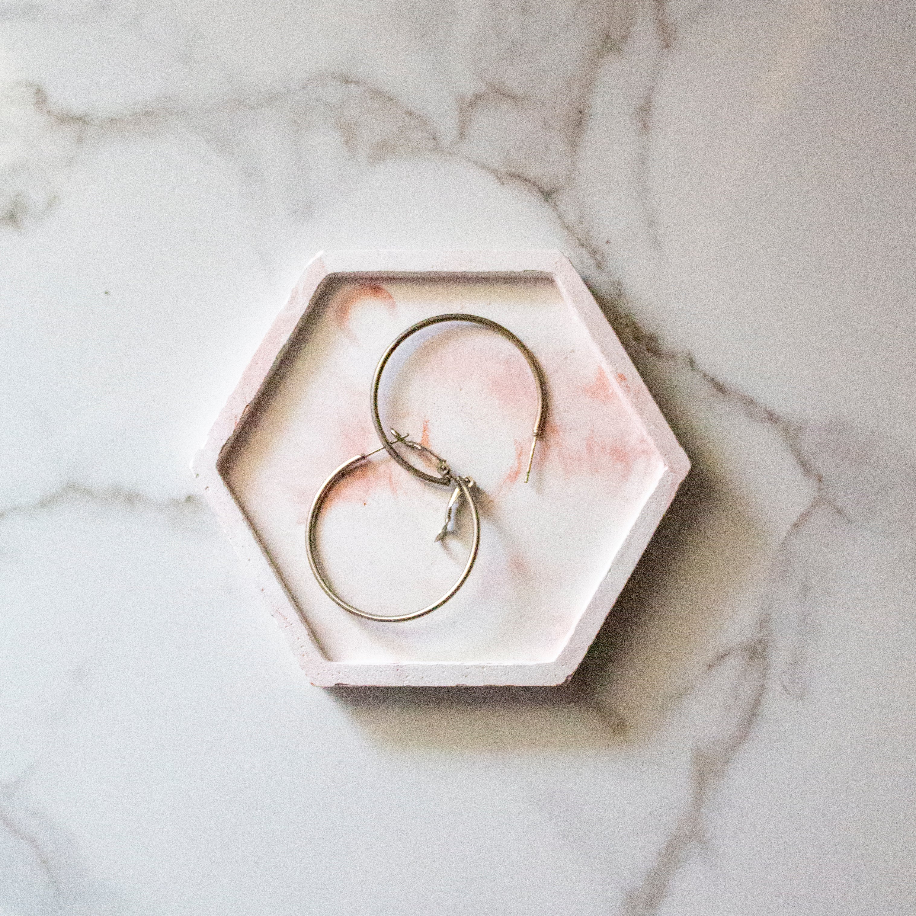 Hexad tray