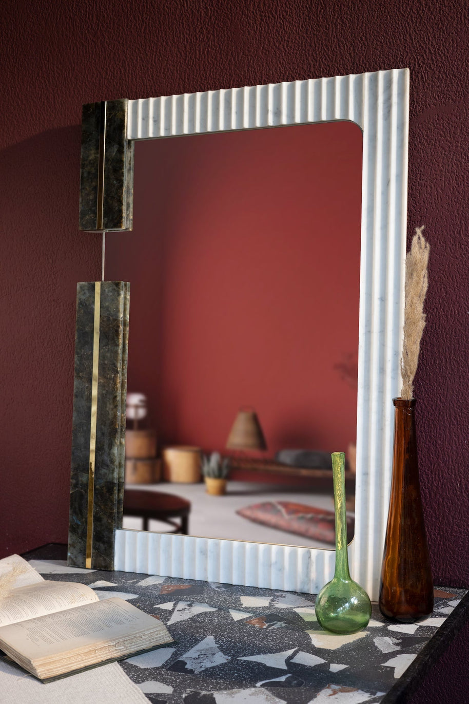 Vert Mirror