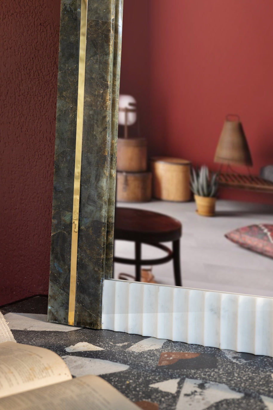 Vert Mirror