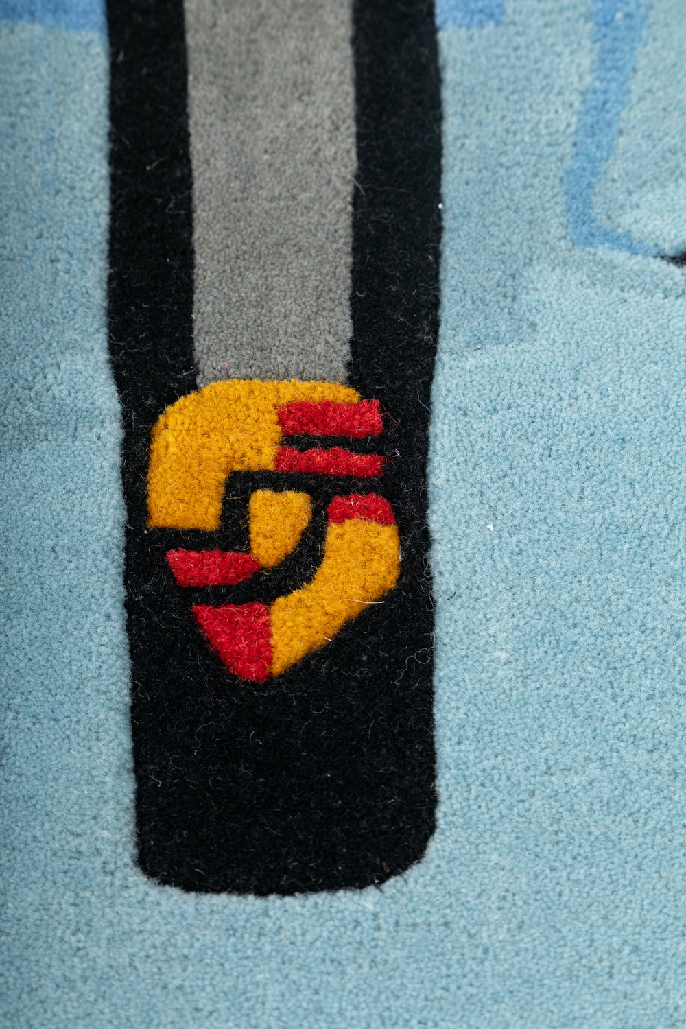 Gt Drift Blue & Black NZ Wool 5.4x3.4 feet Irregular Rug - I MEAN DESIGN