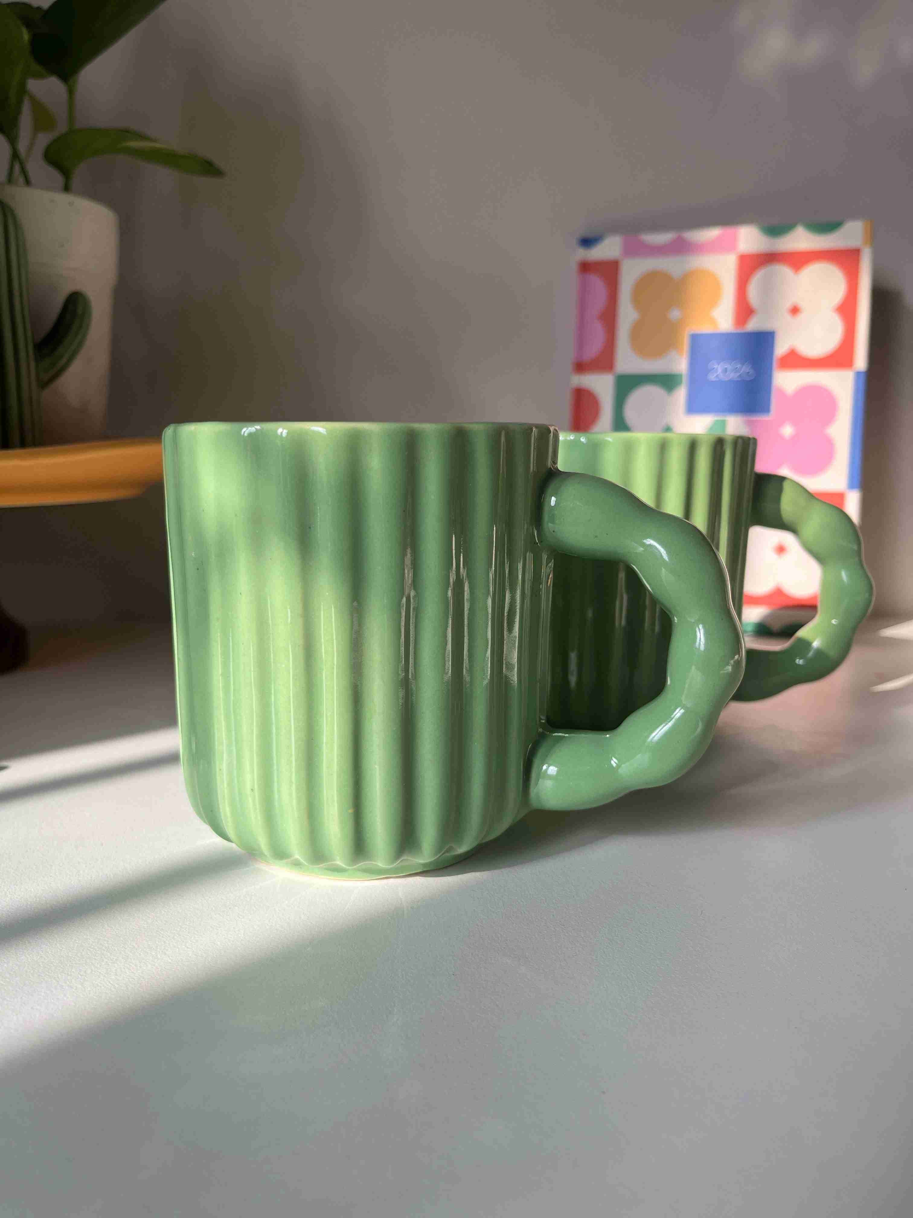 Ribbed green ceramic Kiwi Mug with ergonomic curved handle