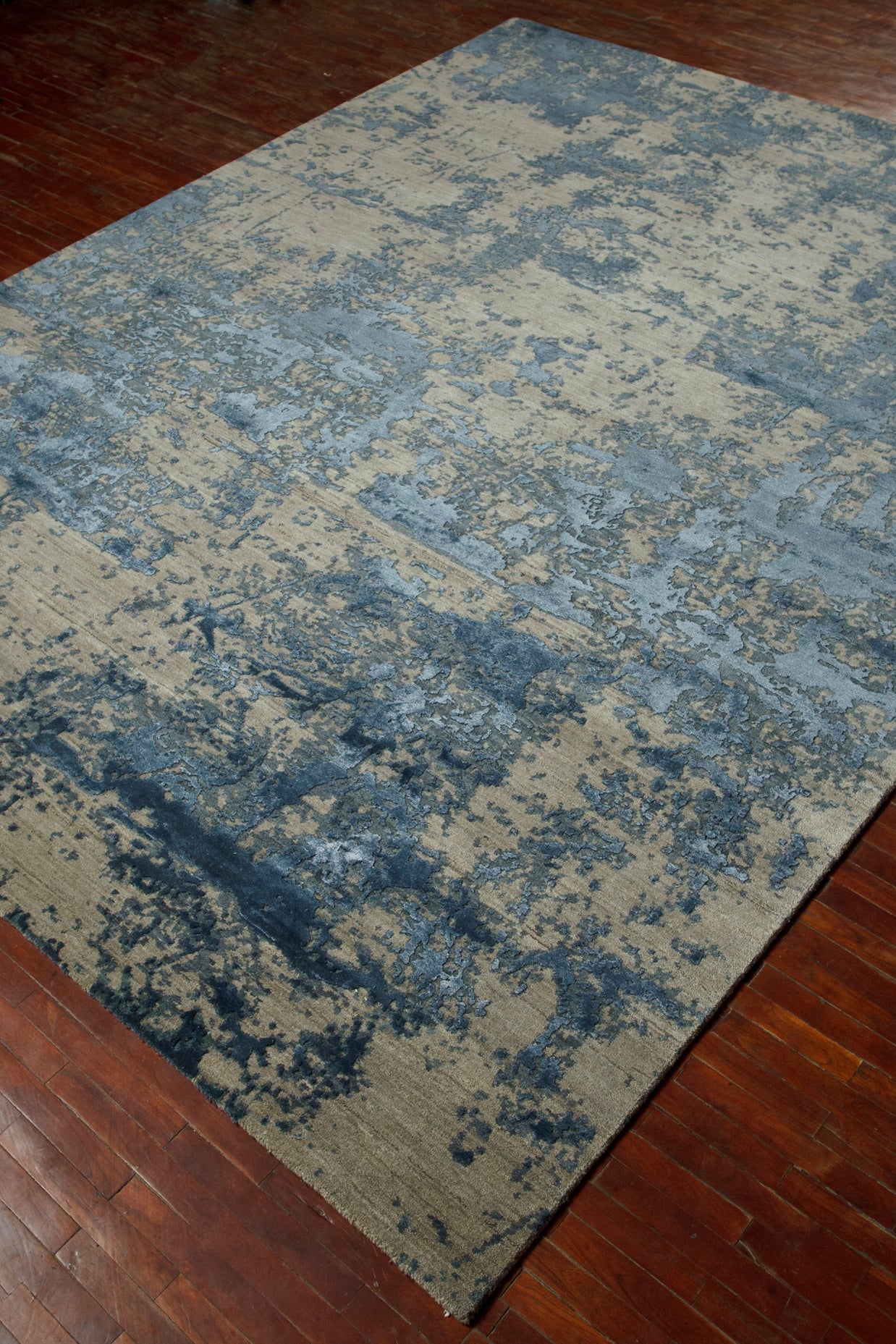 Carpet For Living room 2x3 Feet Grey and Black Wool and Bamboo Silk Rectangle Abstract Rug
