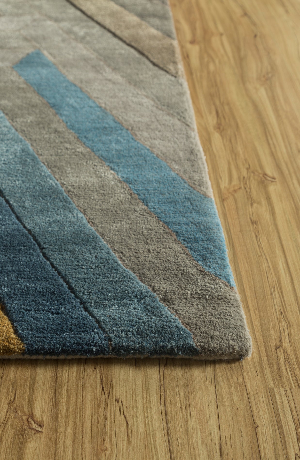 Carpet For Living room 4X6 Feet Grey And Black Wool & Viscose Rectangle Geometric And Stripes Rug