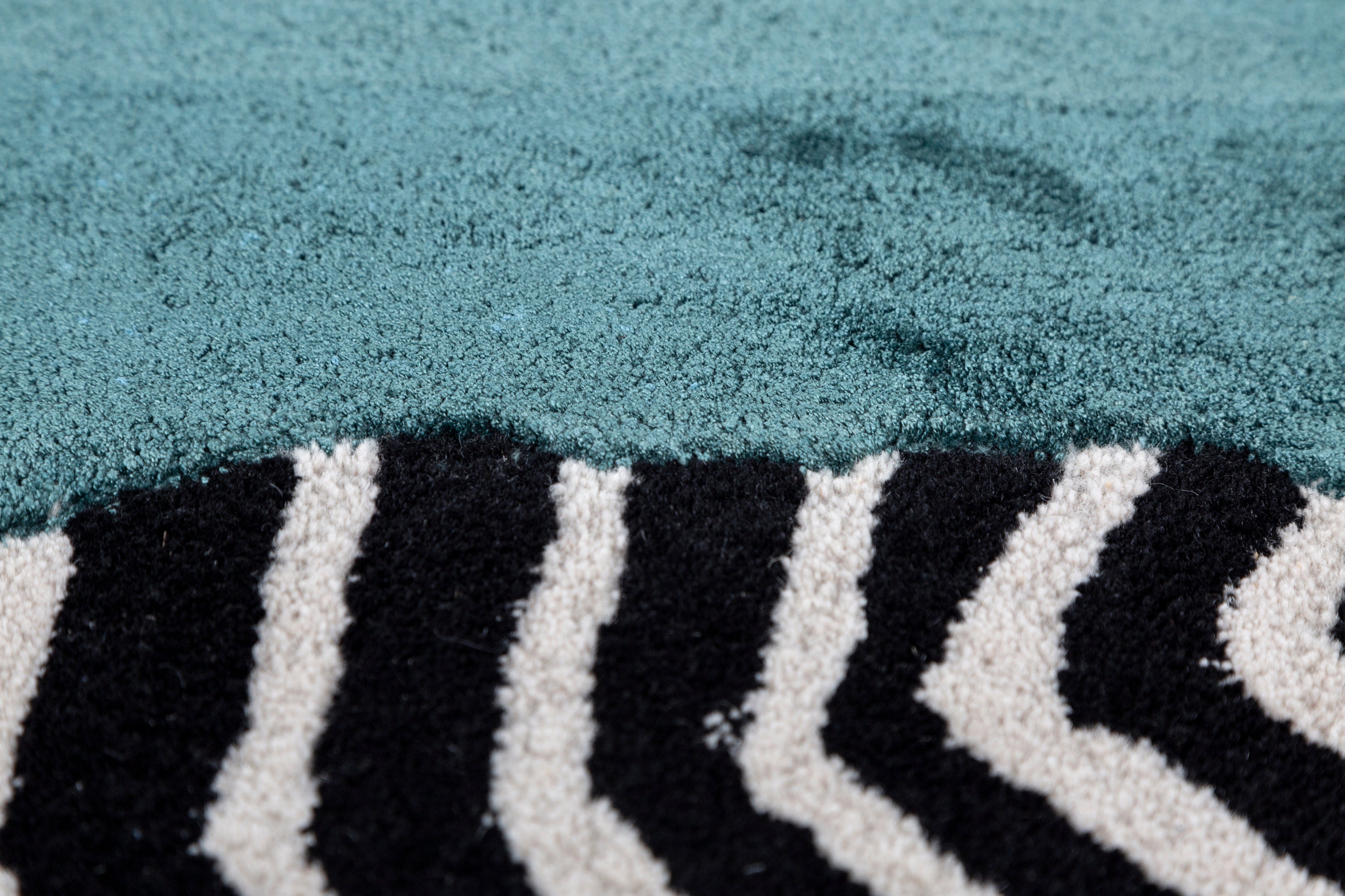 Carpet For Living room 6x9 Feet Grey and Black Wool and Viscose Rectangle Abstract Rug