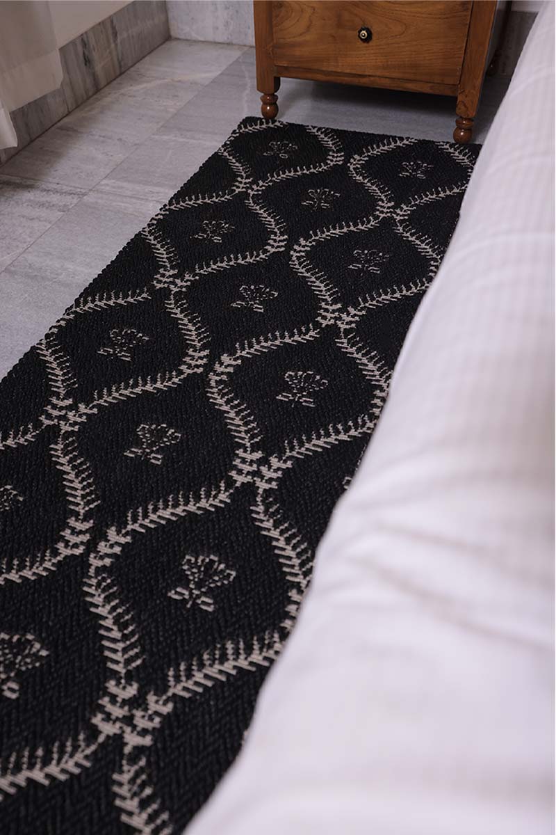 Zarnishan Black & Silver Sisal 2x5.6 feet Runner Rug