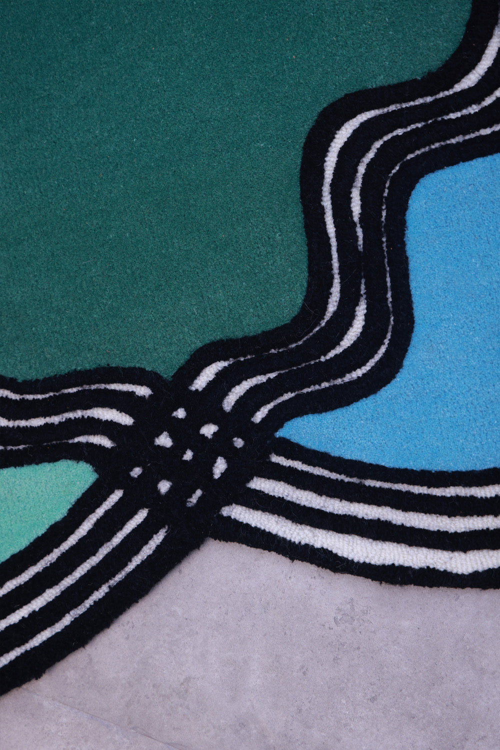 Verso Multicolour Wool 5.5x5.4 feet Irregular Rug - I MEAN DESIGN