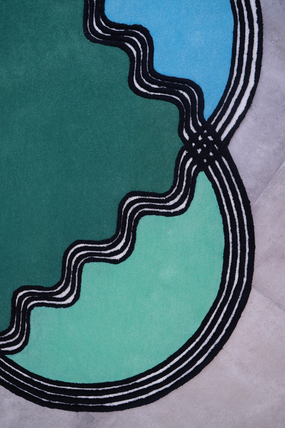 Verso Multicolour Wool 5.5x5.4 feet Irregular Rug - I MEAN DESIGN