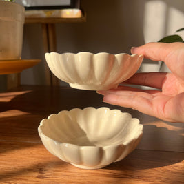 Side view of the White Daisy ceramic bowl showing its flower-inspired silhouette.
